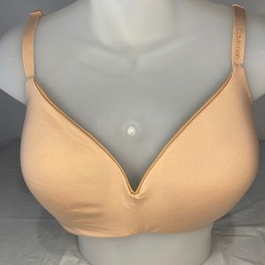 Calvin Klein wire-free nude tan bra lightly lined t-shirt ladies Large